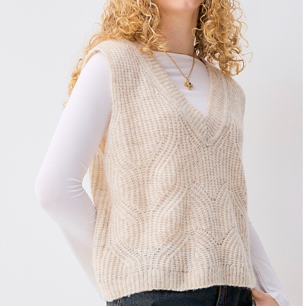Only ivory cream touch of wool fluffy pointelle knit V-neck sweater vest NWT
